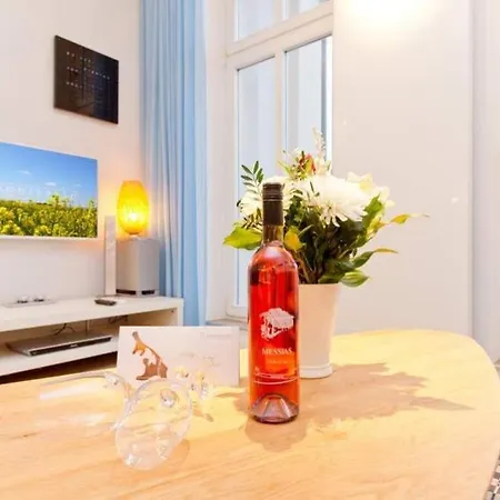 Anna, App 12 Apartman